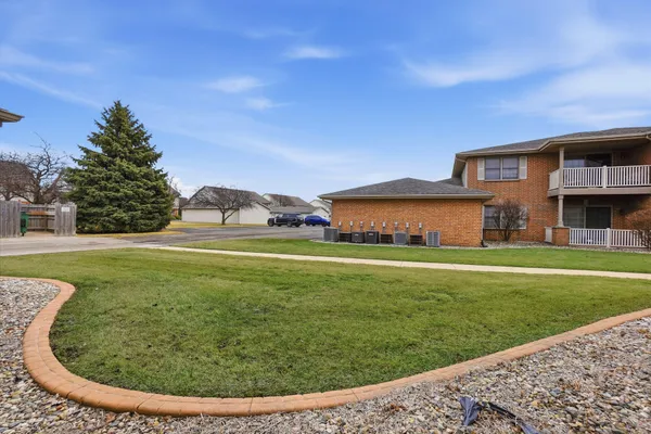 $210,000 | 9735 Wildwood Court, Unit 1B, Highland, IN 46322