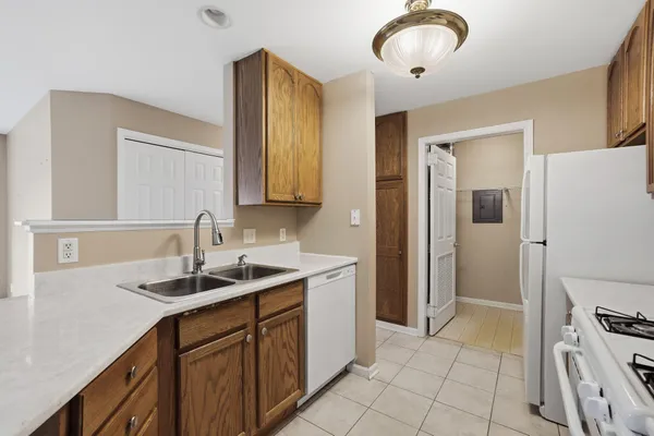 $210,000 | 9735 Wildwood Court, Unit 1B, Highland, IN 46322