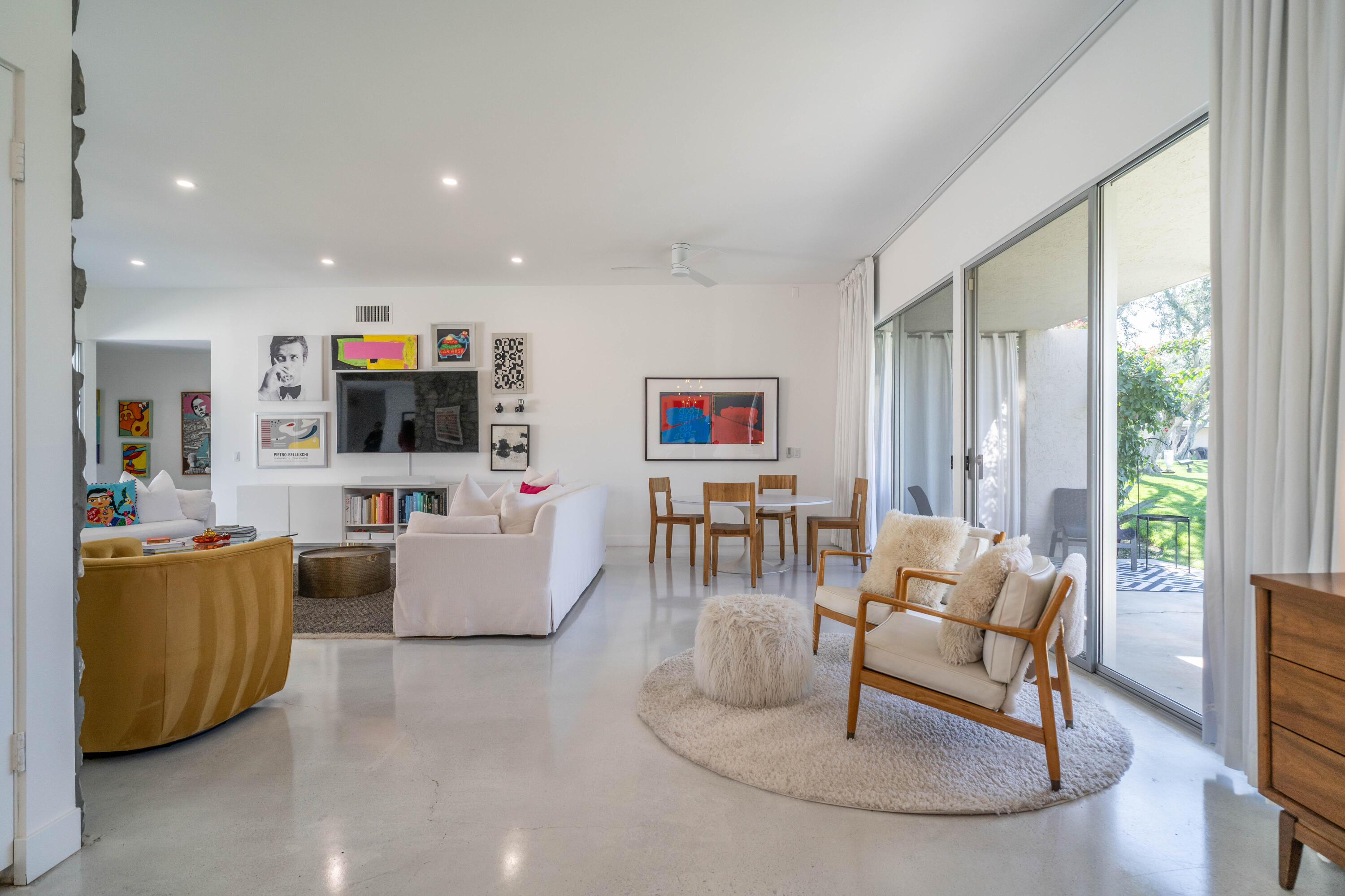 45705 Pawnee Road Indian Wells, CA 92210 - Photo 21 of 59 a living room with furniture and a flat screen tv