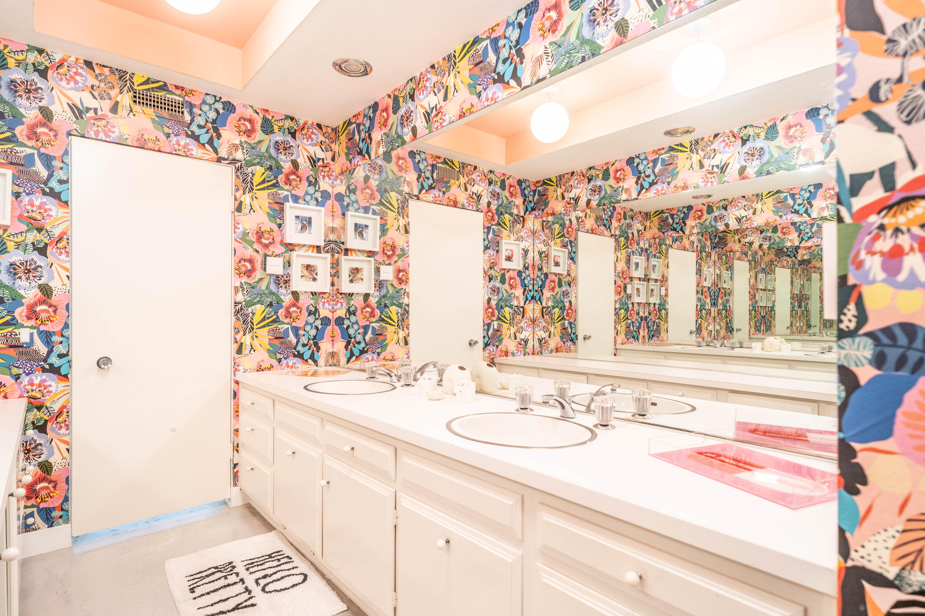 45705 Pawnee Road Indian Wells, CA 92210 - Photo 31 of 59 a bathroom with a sink a mirror and a shower curtain