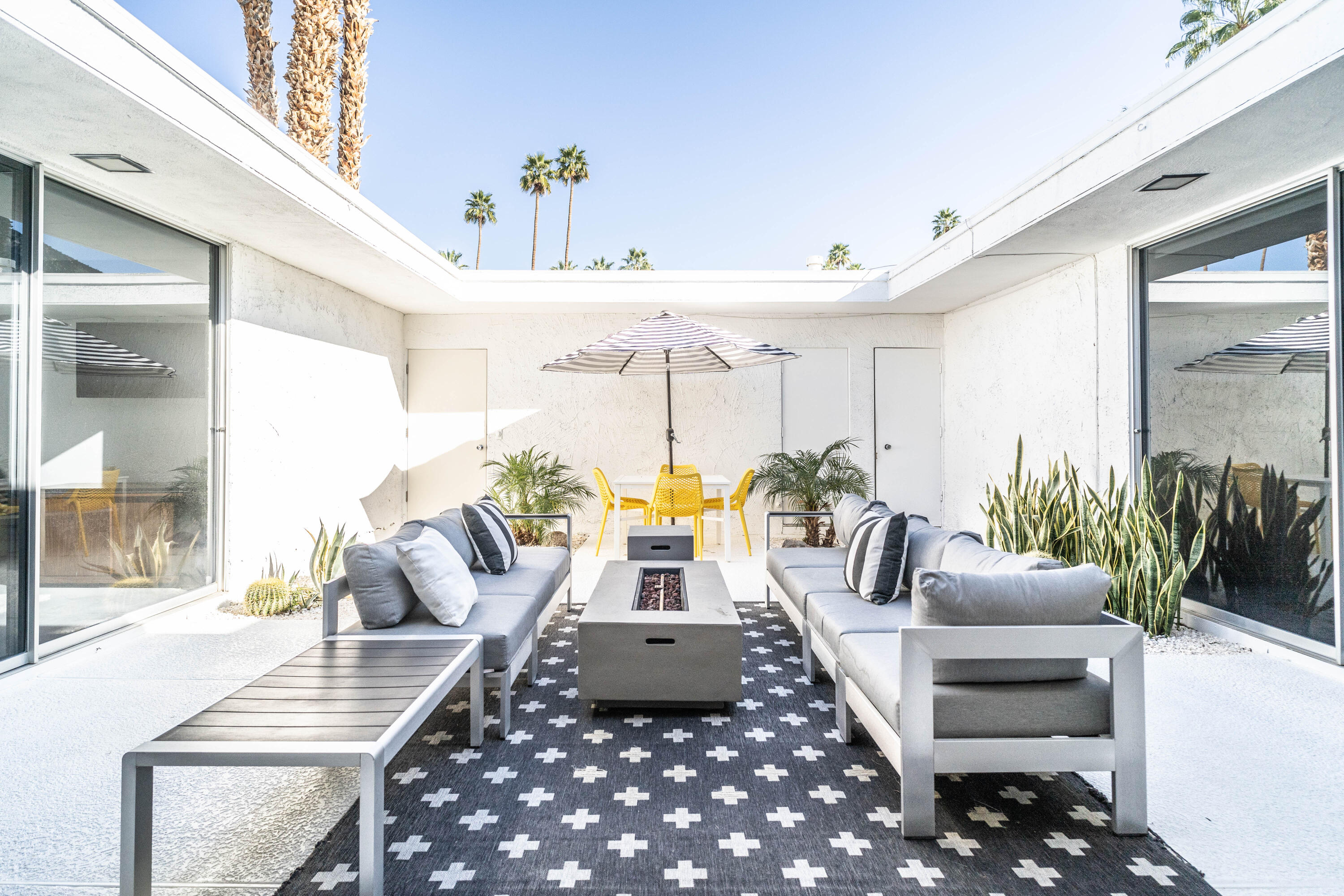 45705 Pawnee Road Indian Wells, CA 92210 - Photo 47 of 59 a view of a living room and dining room