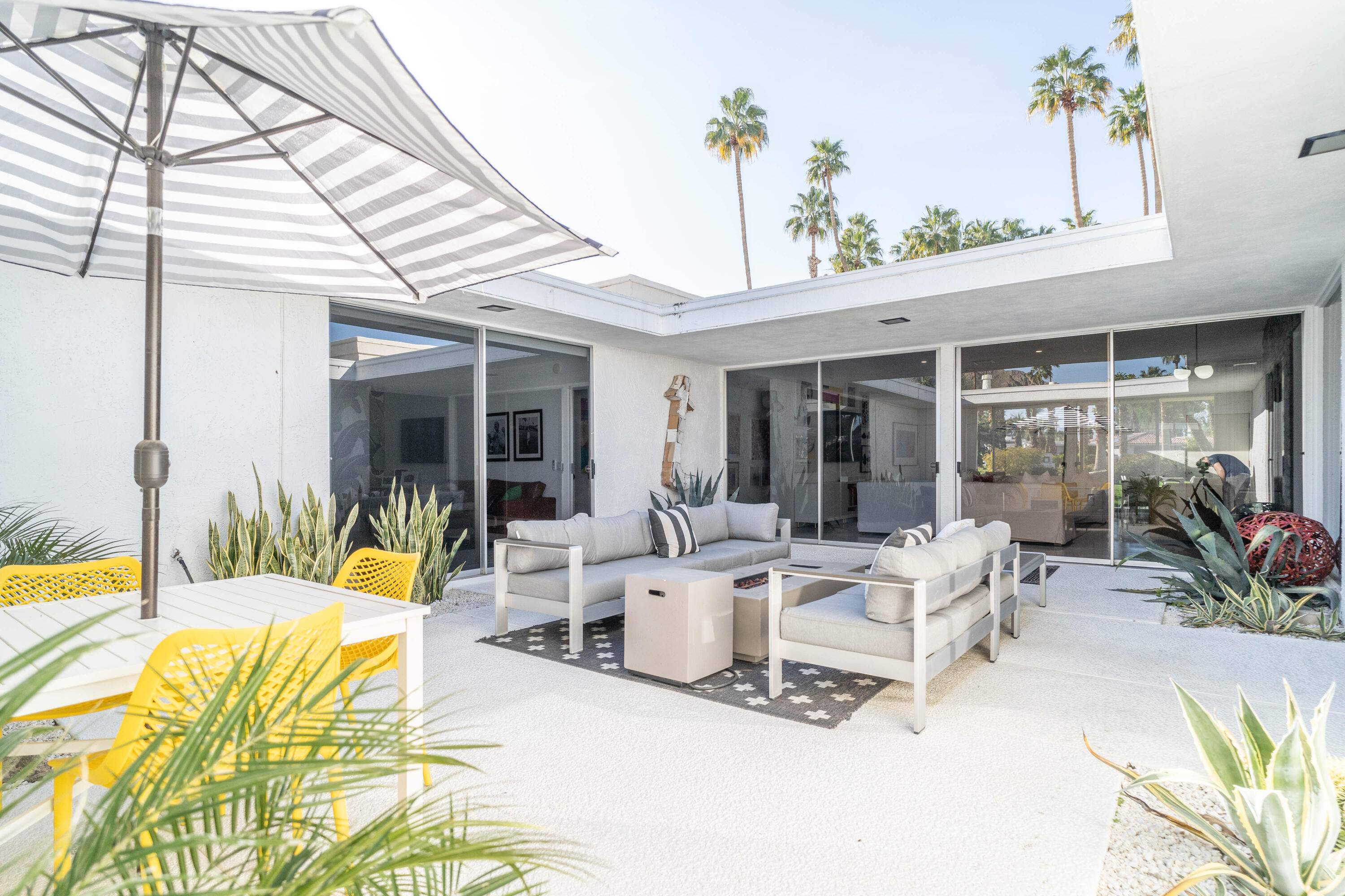45705 Pawnee Road Indian Wells, CA 92210 - Photo 48 of 59 a view of a patio with swimming pool