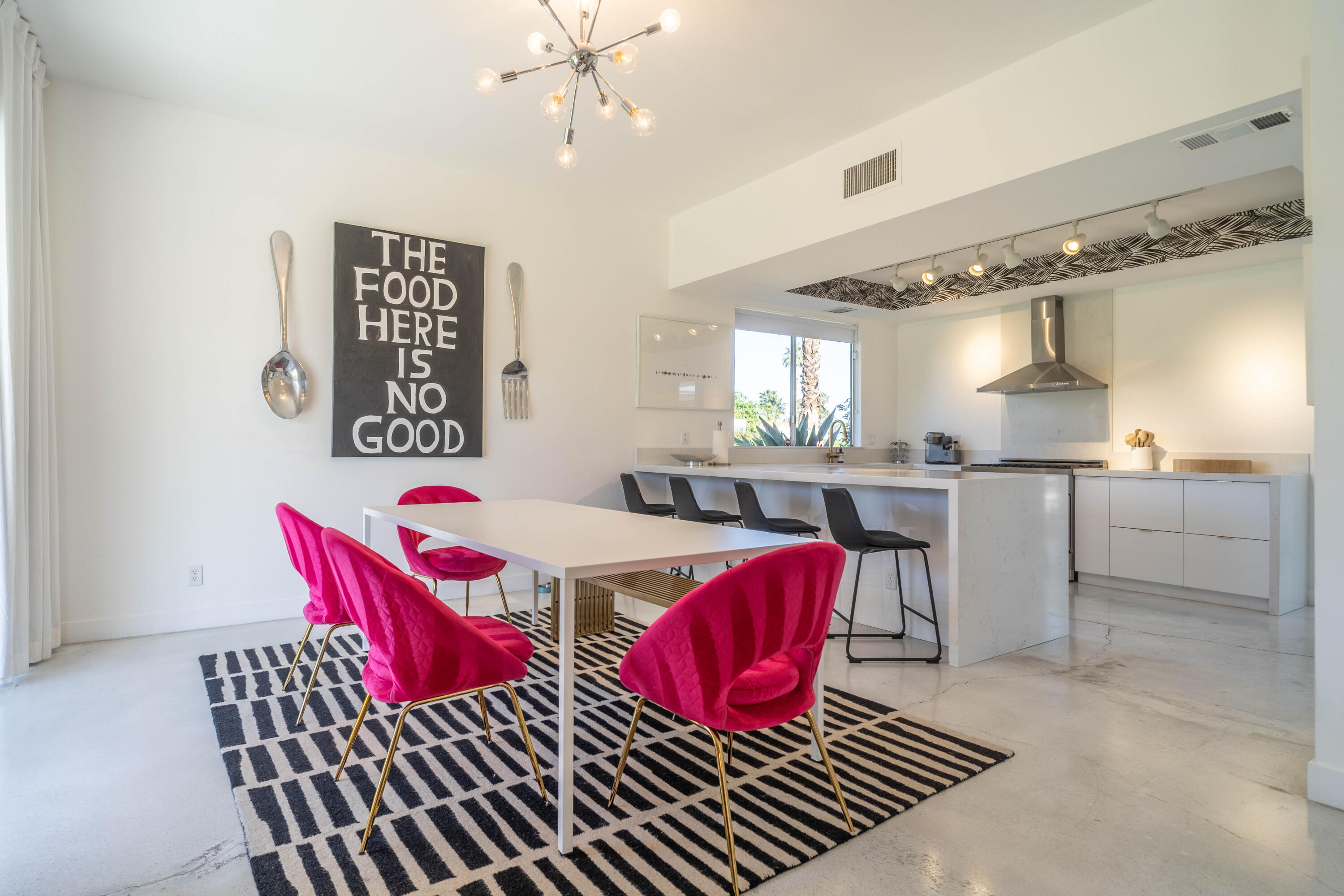 45705 Pawnee Road Indian Wells, CA 92210 - Photo 7 of 59 a living room with furniture
