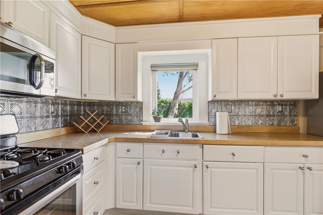 272 Riverside Street Portsmouth, RI 02871 - Photo 19 of 44