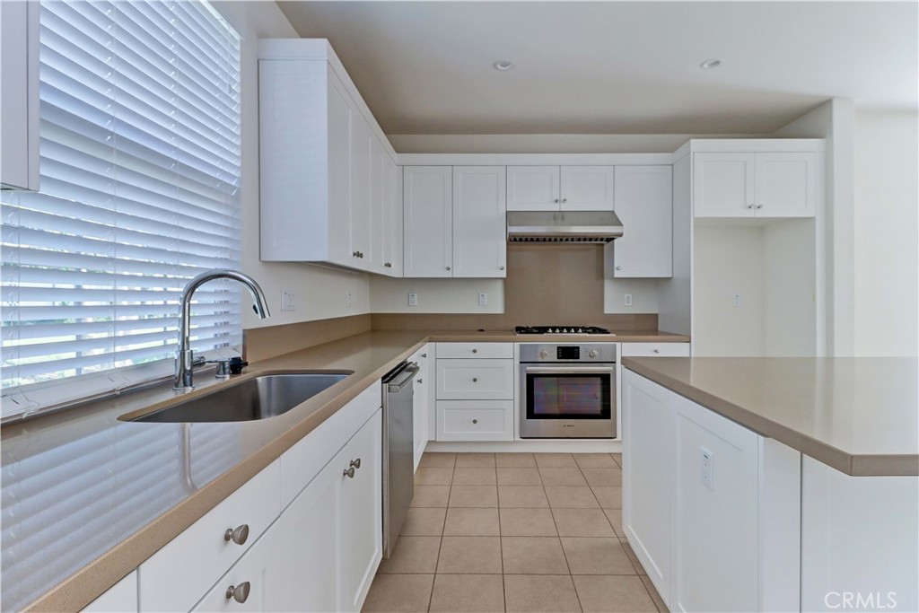 158 Falcon Irvine, CA 92618 - Photo 19 of 49