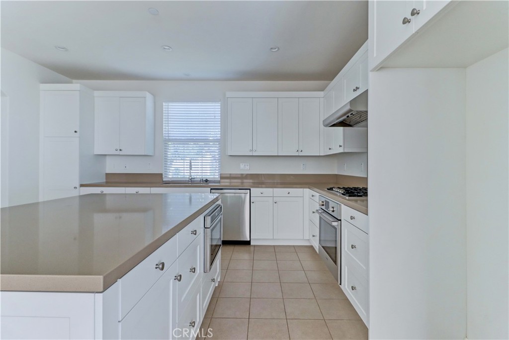 158 Falcon Irvine, CA 92618 - Photo 36 of 49