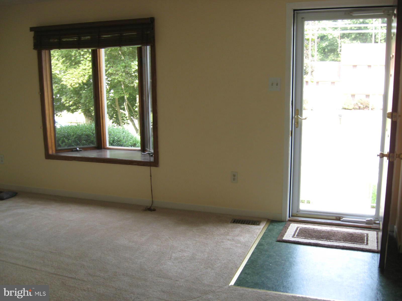 3508 Blue Coat Road Baltimore, MD 21236 - Photo 10 of 27 Living Room