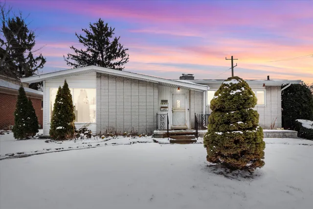 $349,500 | 10431 Oneida Boulevard, Oak Park, MI 48237