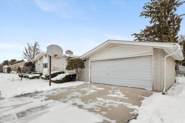 $349,500 | 10431 Oneida Boulevard, Oak Park, MI 48237