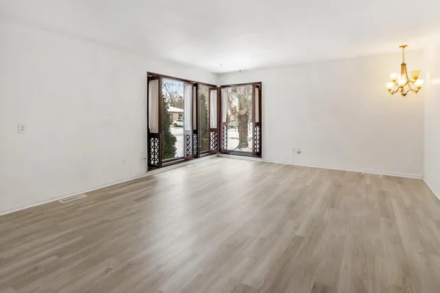 $349,500 | 10431 Oneida Boulevard, Oak Park, MI 48237