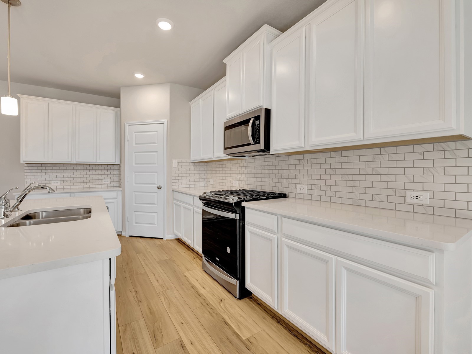 1681 Hopson Ranch Drive Conroe, TX 77301 - Photo 2 of 32 Photo is not of the actual home, but is an inspirational photo of builder’s model home and may depict options, furnishings, and/or decorator features that are not included