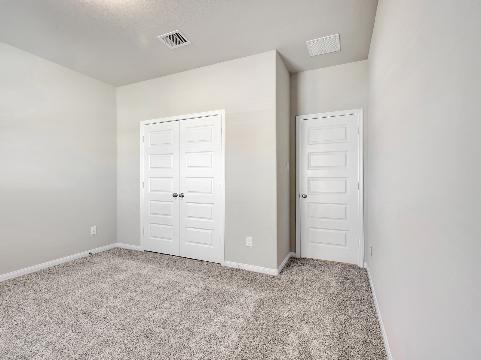 1681 Hopson Ranch Drive Conroe, TX 77301 - Photo 28 of 32 Photo is not of the actual home, but is an inspirational photo of builder’s model home and may depict options, furnishings, and/or decorator features that are not included