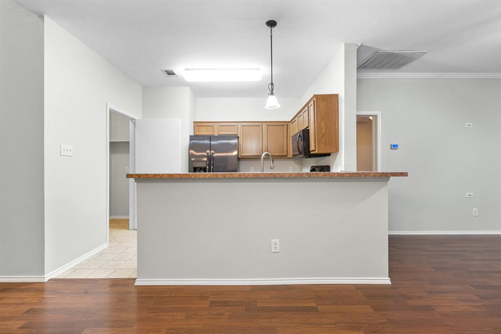 3521 Apple Valley Way Dallas, TX 75227 - Photo 7 of 25 a view of a kitchen counter top space