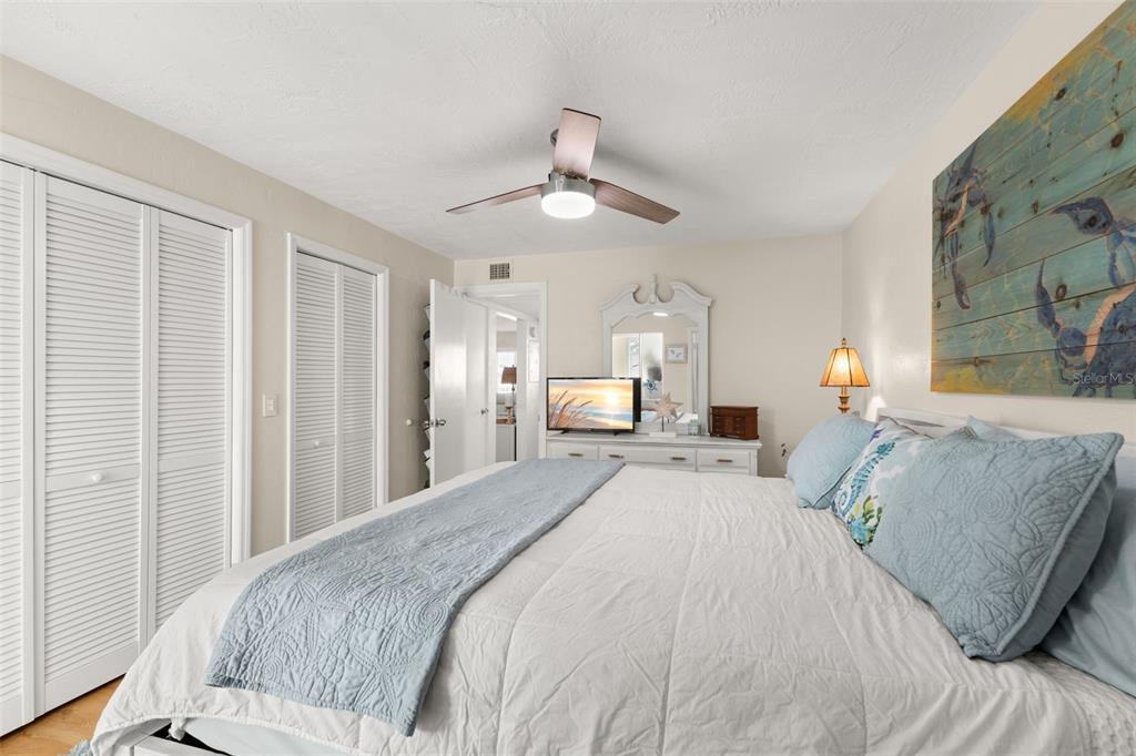 2461 Canadian Way, Unit 27 Clearwater, FL 33763 - Photo 20 of 35 a bedroom with a large bed and a chandelier