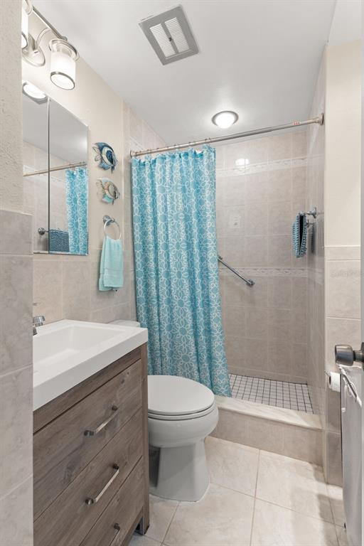2461 Canadian Way, Unit 27 Clearwater, FL 33763 - Photo 22 of 35 a bathroom with a sink a toilet and shower