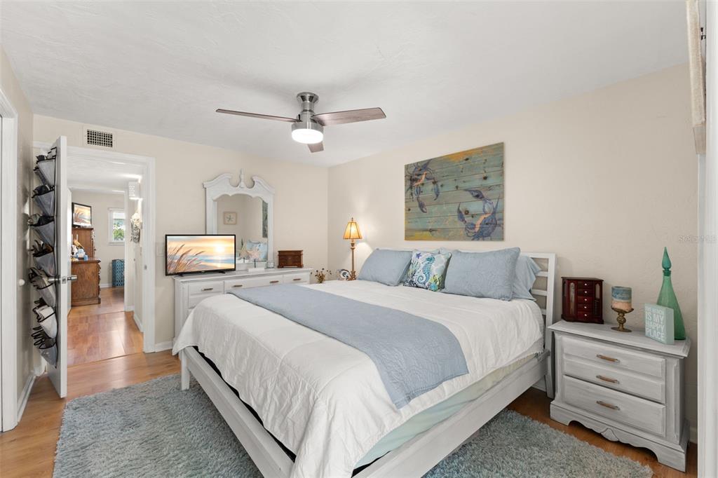 2461 Canadian Way, Unit 27 Clearwater, FL 33763 - Photo 30 of 35 a bedroom with a bed and a tv