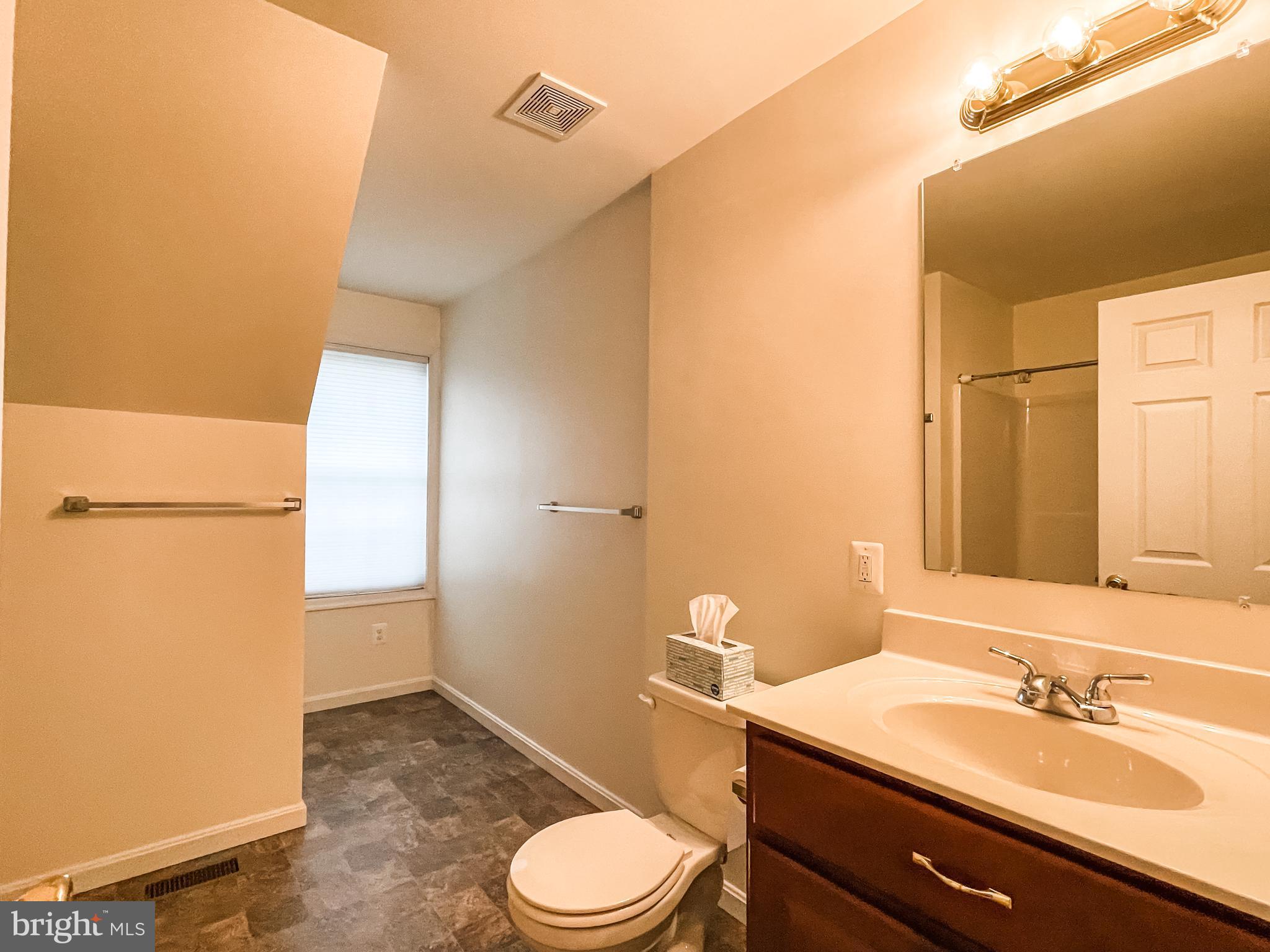 18162 White Tail Way St. Inigoes, MD 20684 - Photo 18 of 27 Upstairs bathroom