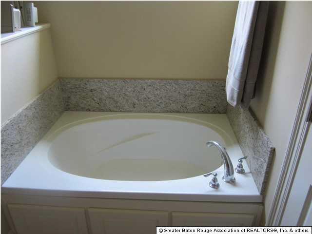 17872 Spring Creek Drive Baton Rouge, LA 70817 - Photo 11 of 15 Gallery Image 11