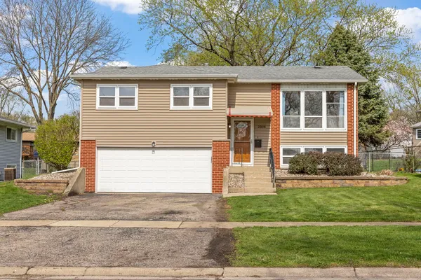$389,500 | 2308 Crabtree Avenue, Woodridge, IL 60517
