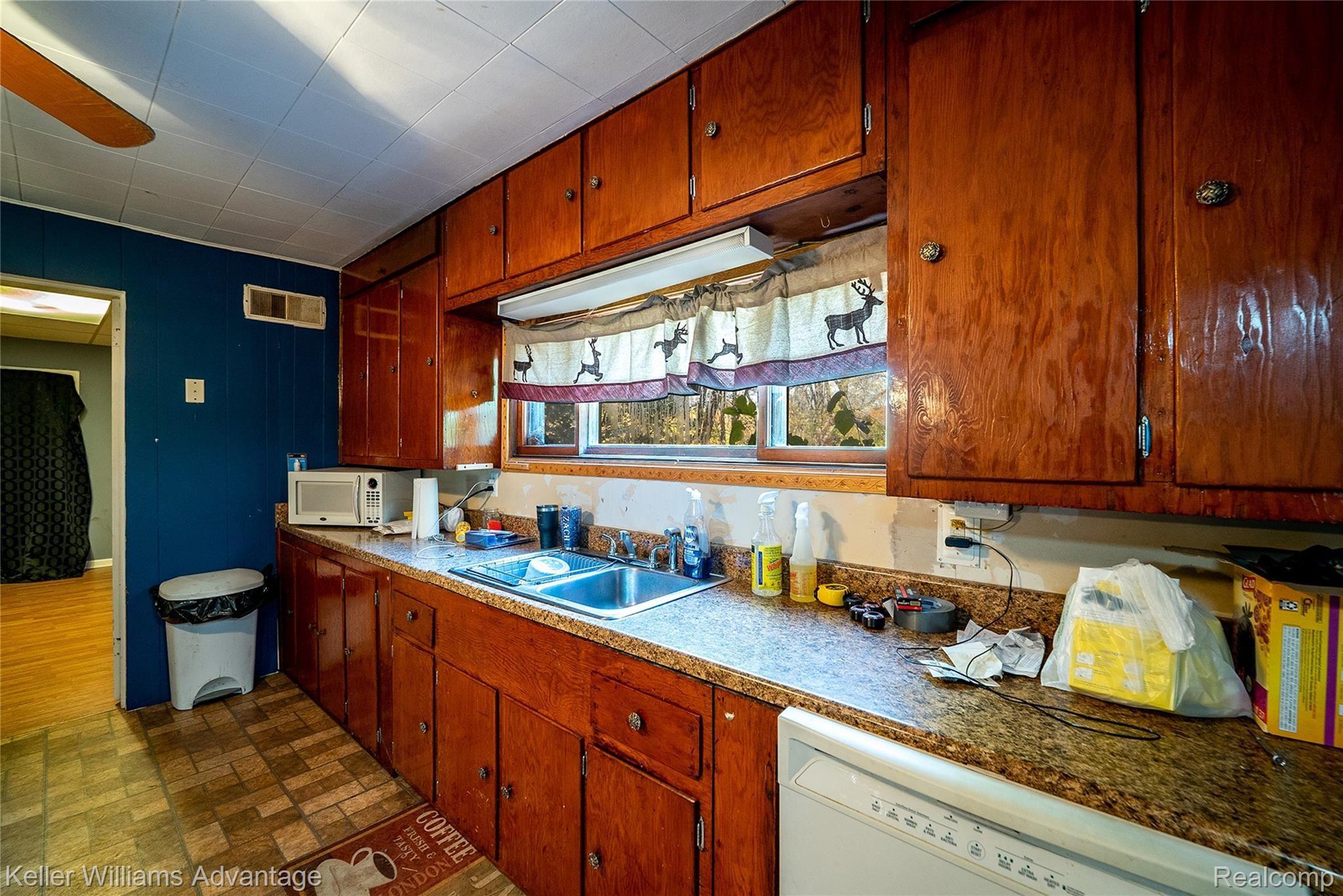 29074 Grix Road New Boston, MI 48164 - Photo 12 of 34 GrixRd_29074_kitchen 4.jpg