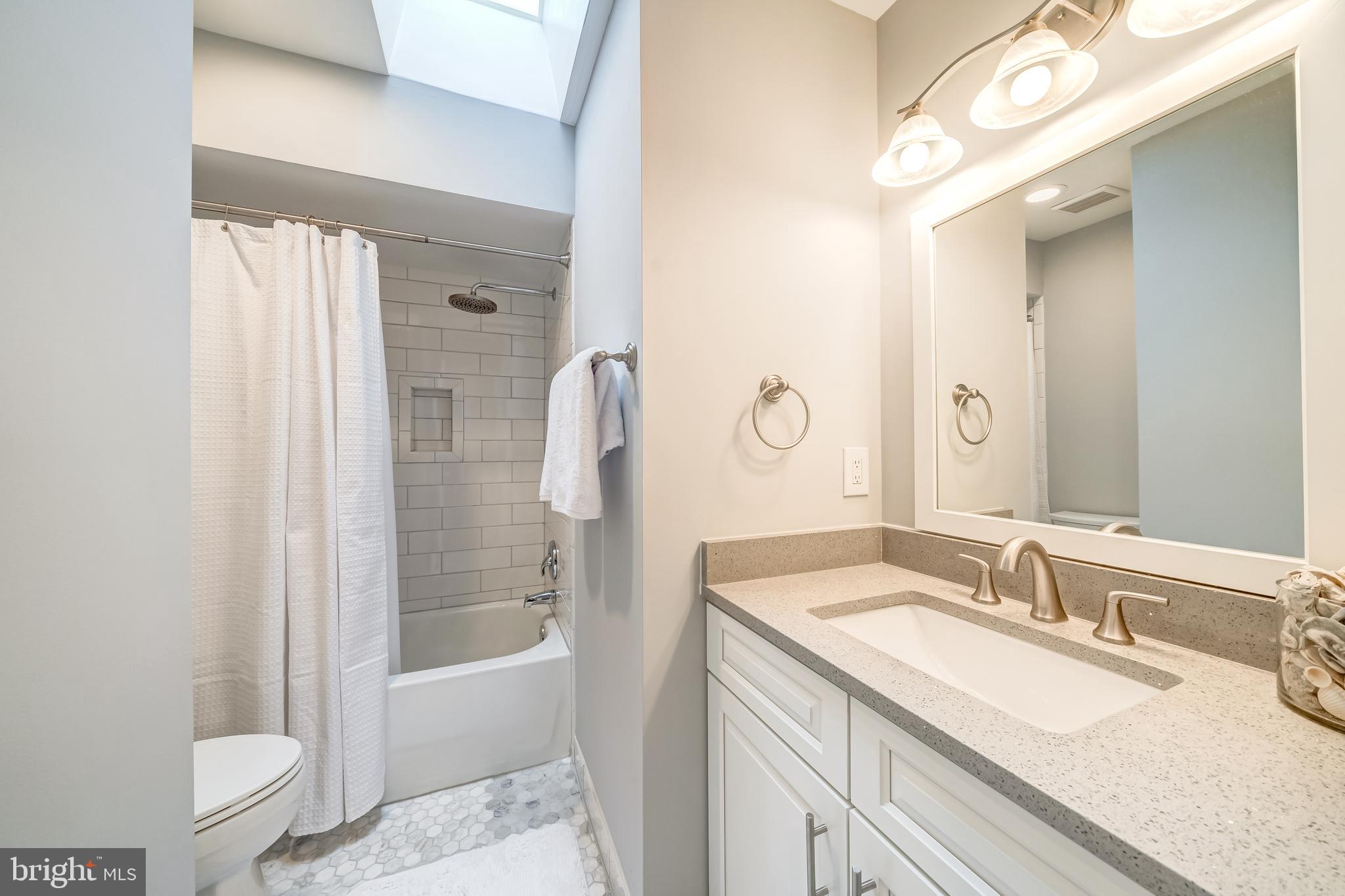 1589 Regatta Lane Reston, VA 20194 - Photo 28 of 49 Upper Level Full Bath