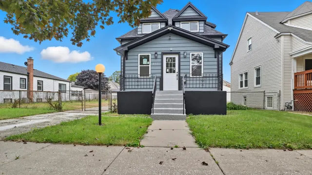 $375,000 | 406 South 10th Avenue, Maywood, IL 60153