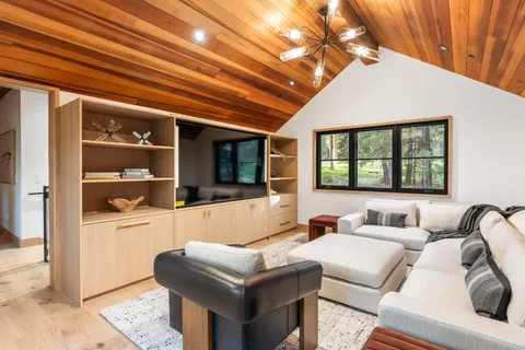 $5,250,000 | 10212 Dick Barter, Truckee, CA 96161