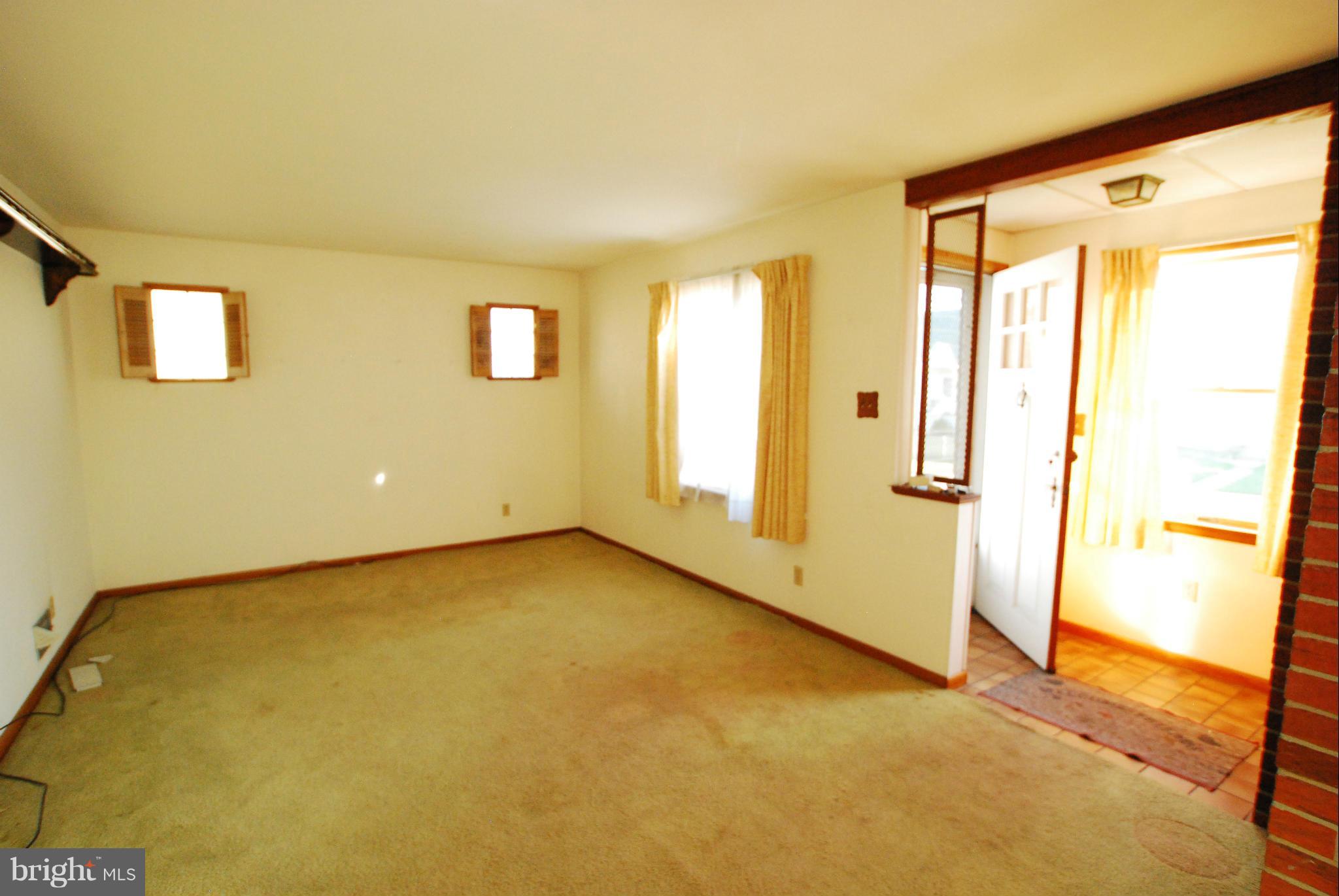 1610 Leslie Road Baltimore, MD 21222 - Photo 3 of 11 Living Room