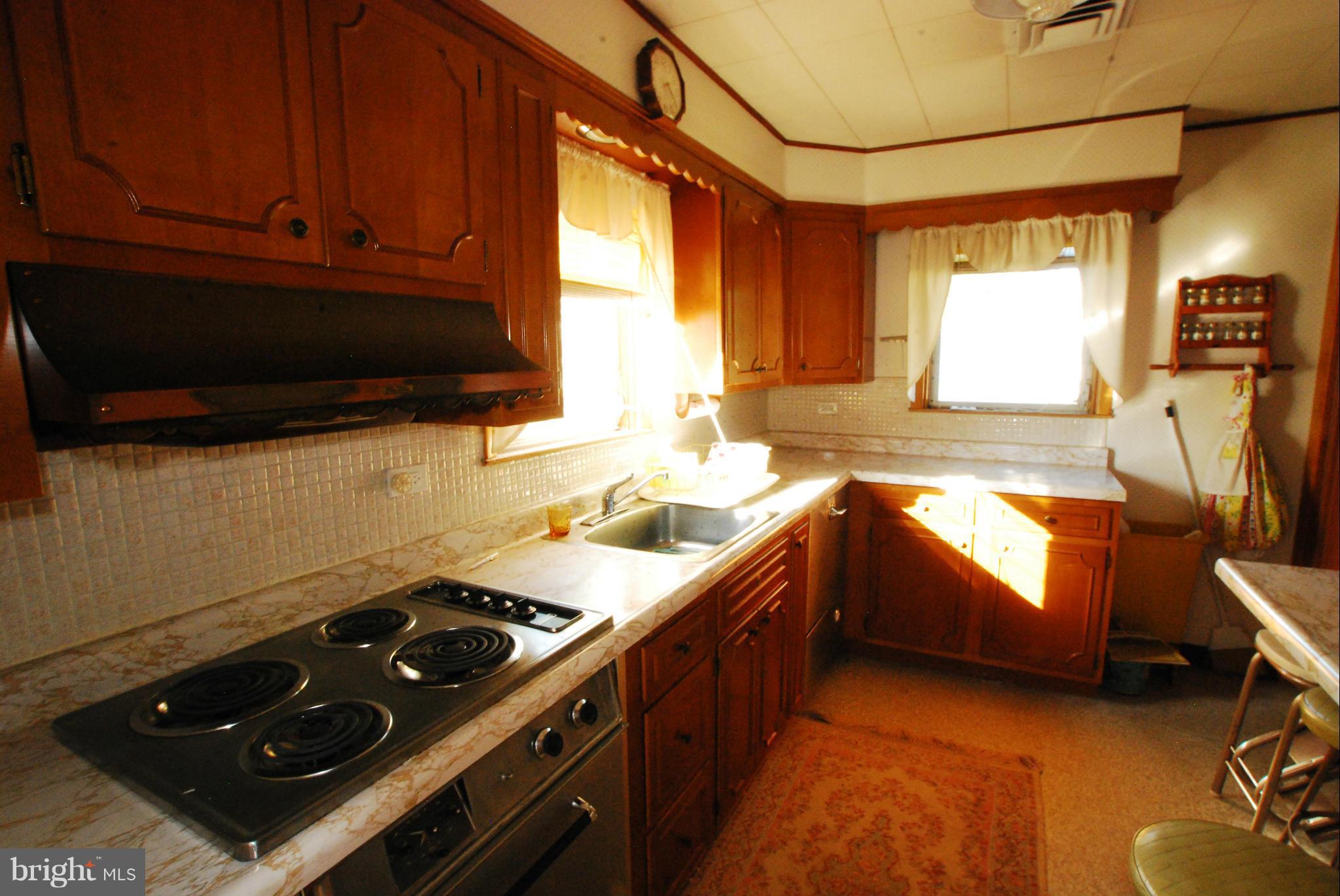1610 Leslie Road Baltimore, MD 21222 - Photo 5 of 11 Kitchen