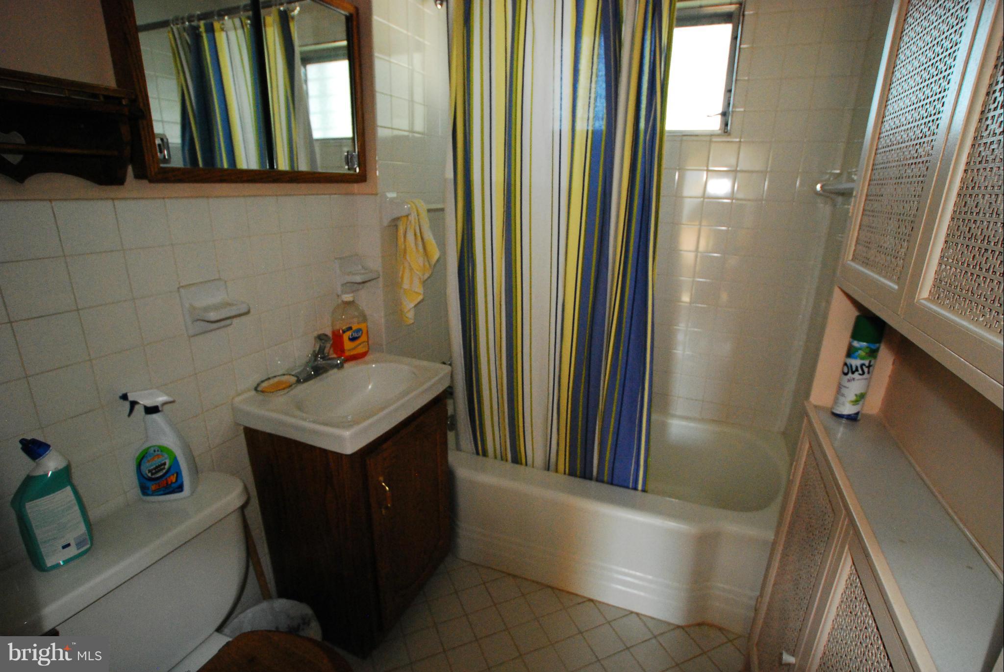 1610 Leslie Road Baltimore, MD 21222 - Photo 9 of 11 Bath