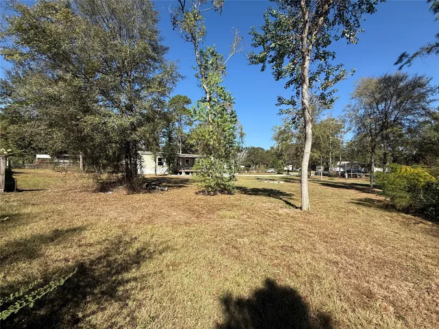 a view of back yard of the house
