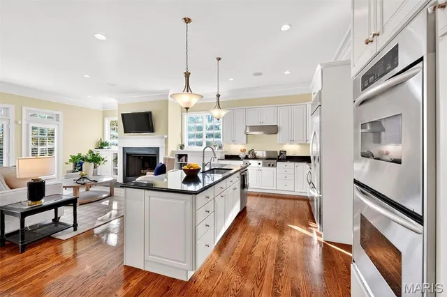 $1,150,000 | 4 Midpark Lane, Ladue, MO 63124