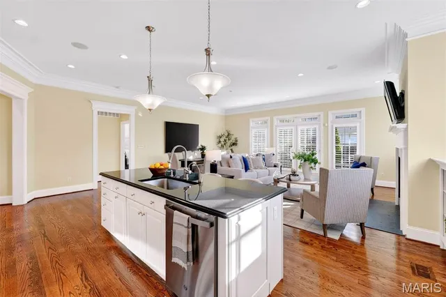 $1,150,000 | 4 Midpark Lane, Ladue, MO 63124