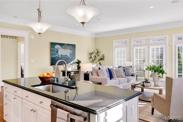 $1,150,000 | 4 Midpark Lane, Ladue, MO 63124