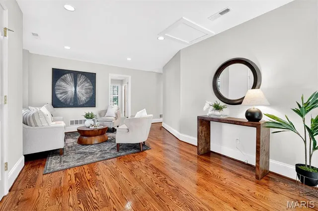 $1,150,000 | 4 Midpark Lane, Ladue, MO 63124