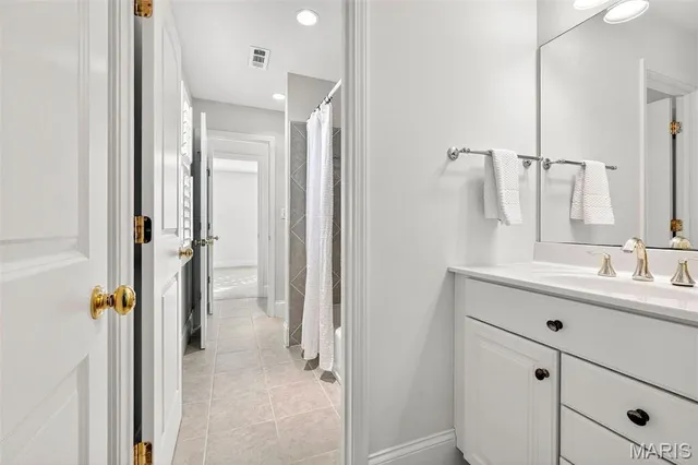 $1,150,000 | 4 Midpark Lane, Ladue, MO 63124