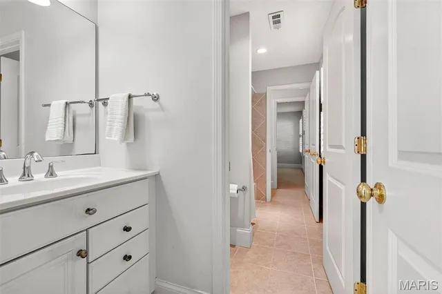 $1,150,000 | 4 Midpark Lane, Ladue, MO 63124