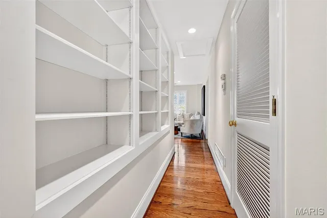 $1,150,000 | 4 Midpark Lane, Ladue, MO 63124