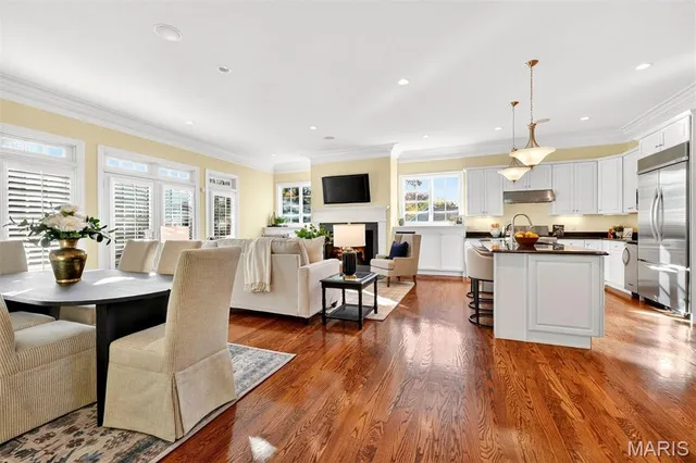 $1,150,000 | 4 Midpark Lane, Ladue, MO 63124