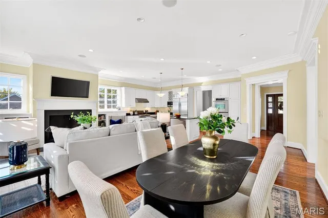 $1,150,000 | 4 Midpark Lane, Ladue, MO 63124