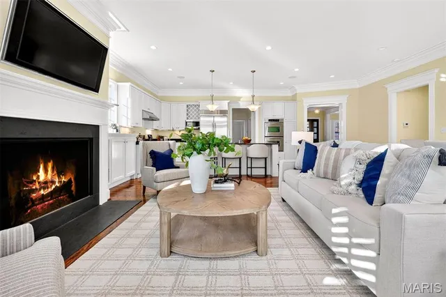 $1,150,000 | 4 Midpark Lane, Ladue, MO 63124