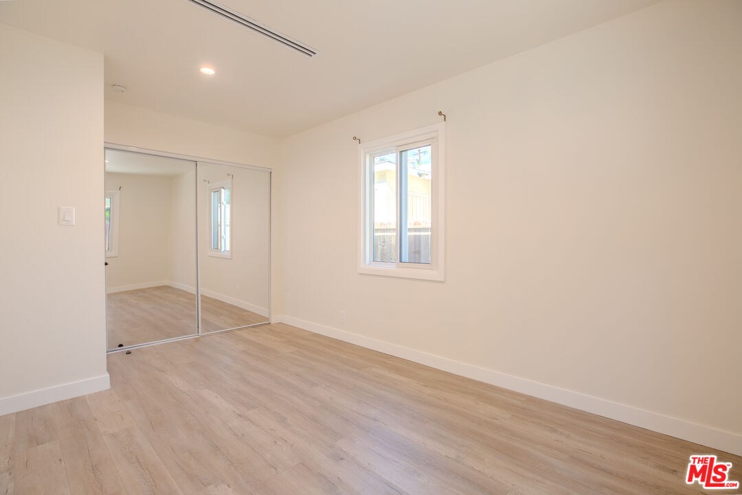 9810 Hillhaven Avenue Tujunga, CA 91042 - Photo 5 of 13