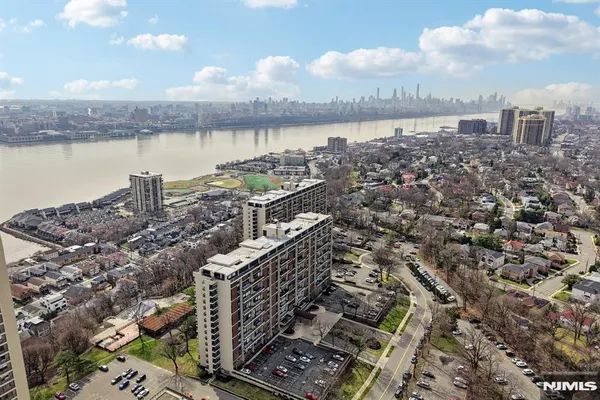 $3,000 | 2 Horizon Road, Unit G16, Fort Lee, NJ 07024