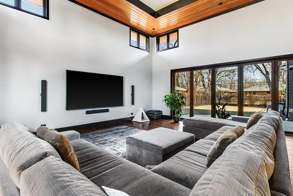 $2,999,999 | 6505 North Knox Avenue, Lincolnwood, IL 60712