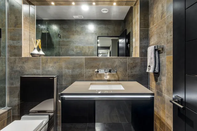 $2,999,999 | 6505 North Knox Avenue, Lincolnwood, IL 60712