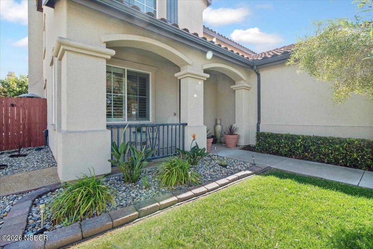 728 Pluto Avenue Lompoc, CA 93436 - Photo 4 of 43 07-DSC_0704