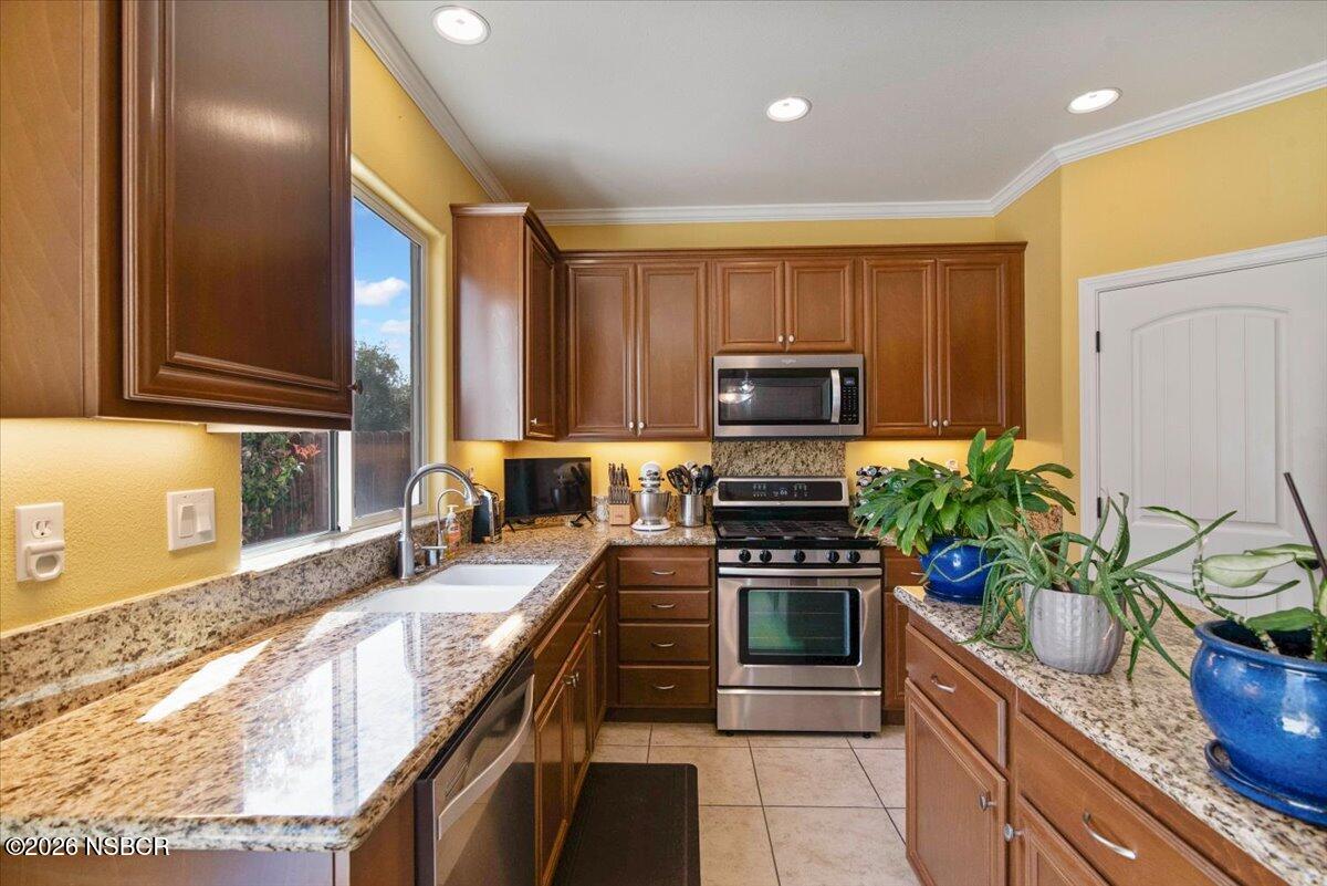 728 Pluto Avenue Lompoc, CA 93436 - Photo 10 of 43 17-DSC_0749