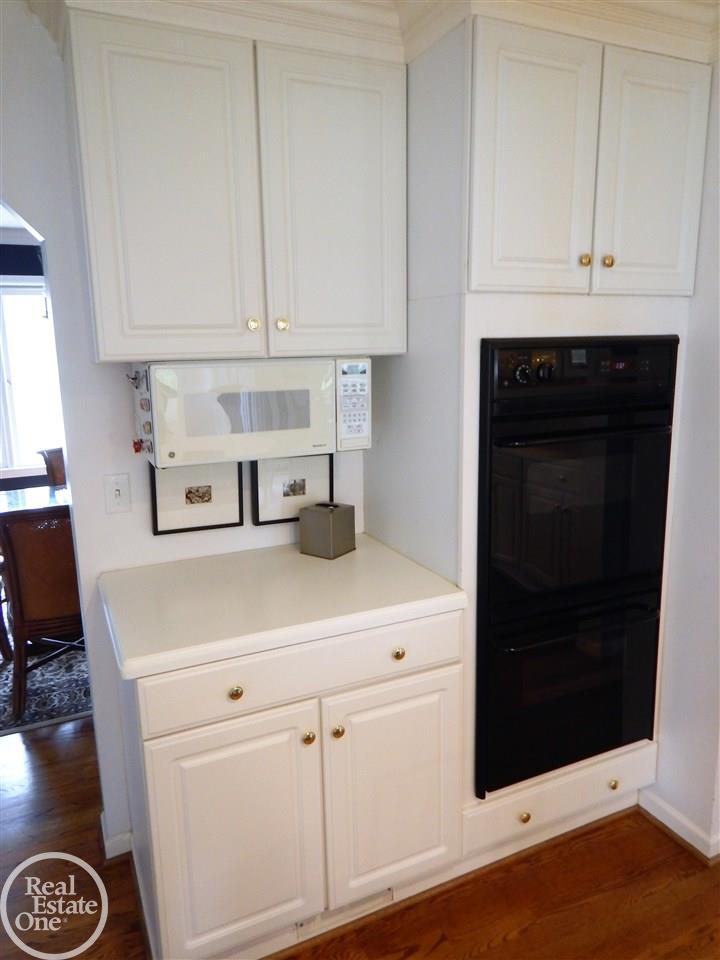 1008 Bedford Road Grosse Pointe, MI 48230 - Photo 19 of 47 31318447-18.JPG