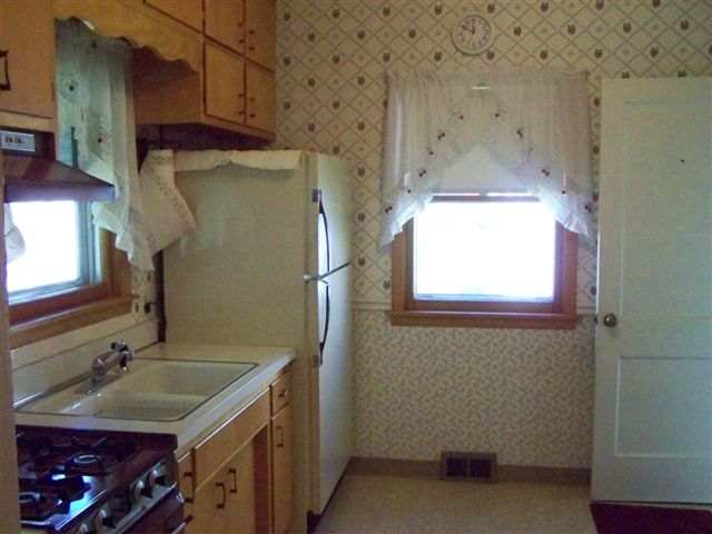 2046 Hickory Grove Road Davenport, IA 52804 - Photo 3 of 9 Gallery Image 3