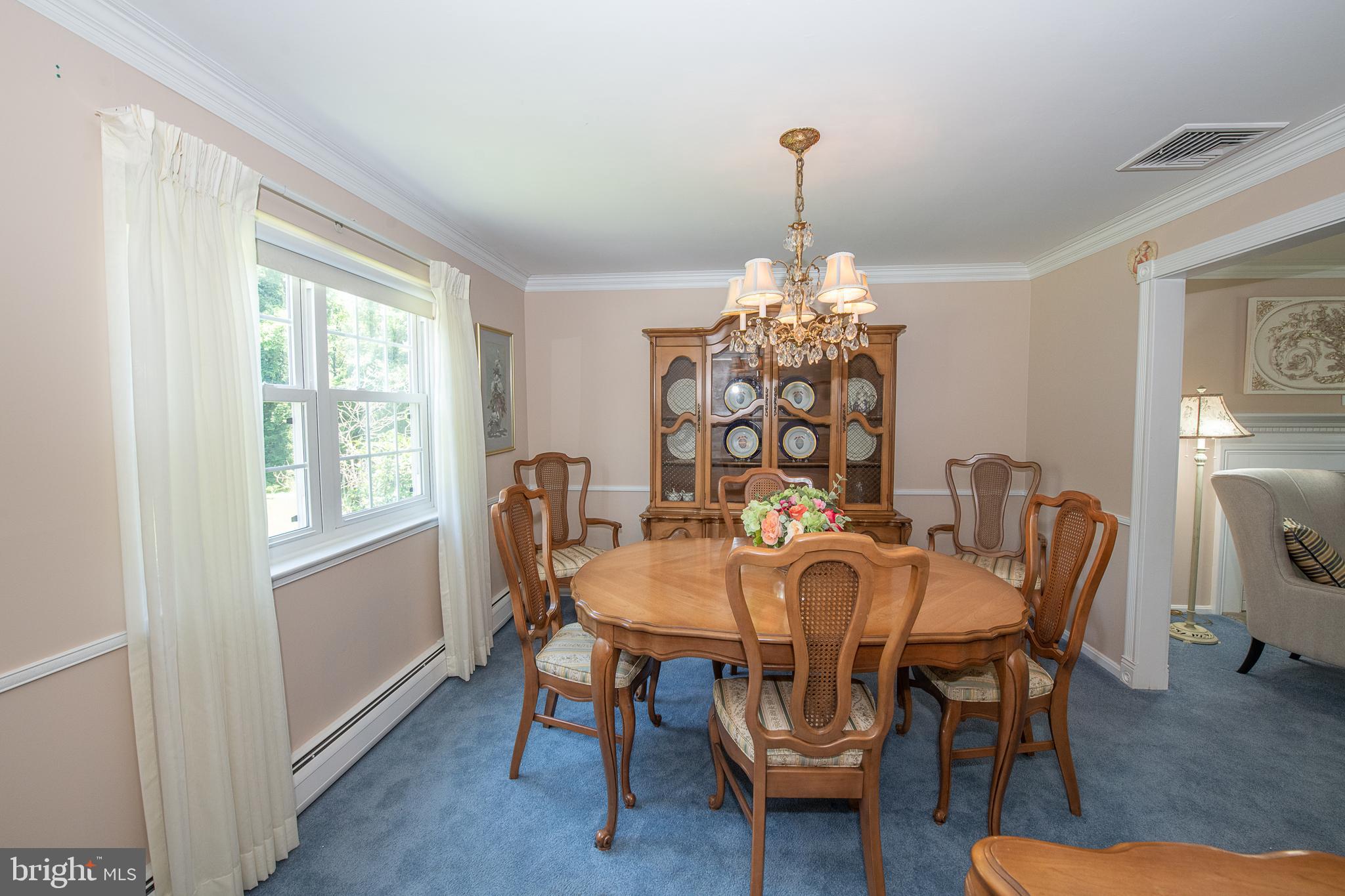 612 Barry Drive Springfield, PA 19064 - Photo 12 of 47 Dining room